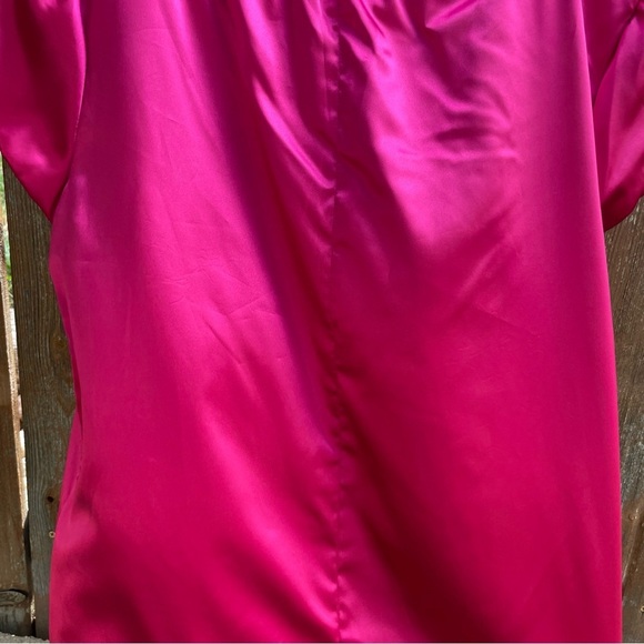 LA VITA Women’s Pink Satin Round Neck Cap Sleeve Blouse Size Large - Picture 8 of 8